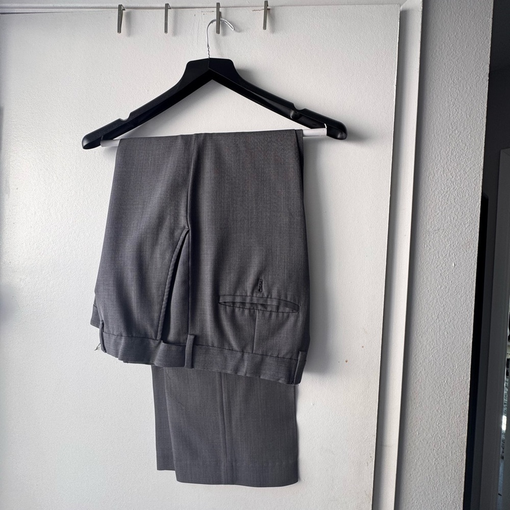 Haggar Gray Men's 2 Piece Suit - Picture 2 of 6